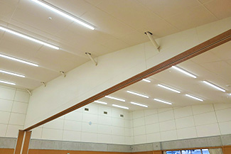 浜松市雄踏総合体育館｜サブアリーナ吊り天井落下防止対策工事（吊り天井から安心天井に改修）